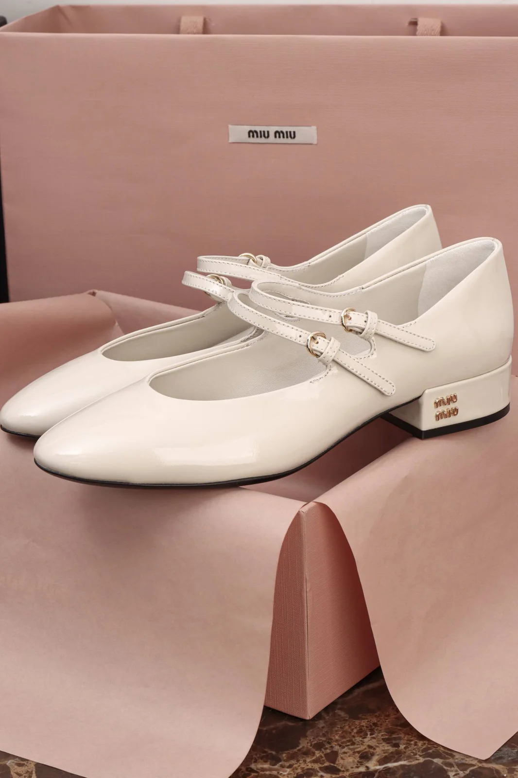 Жіночі босоніжки - MiuMiu